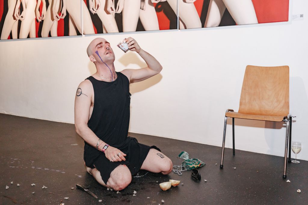 𝘐𝘭𝘭𝘶𝘴𝘵𝘳𝘢𝘵𝘦𝘥 𝘈𝘵𝘭𝘢𝘴 𝘰𝘧 𝘊𝘳𝘺𝘪𝘯𝘨 – Hadrien Daigneault-Roy performs in&nbsp;Athens